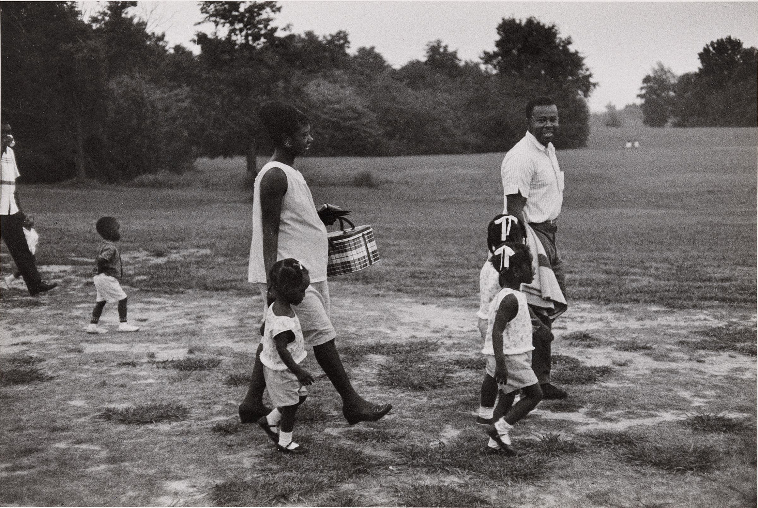 Parents and children with picnic basket in Tennessee, 1962.