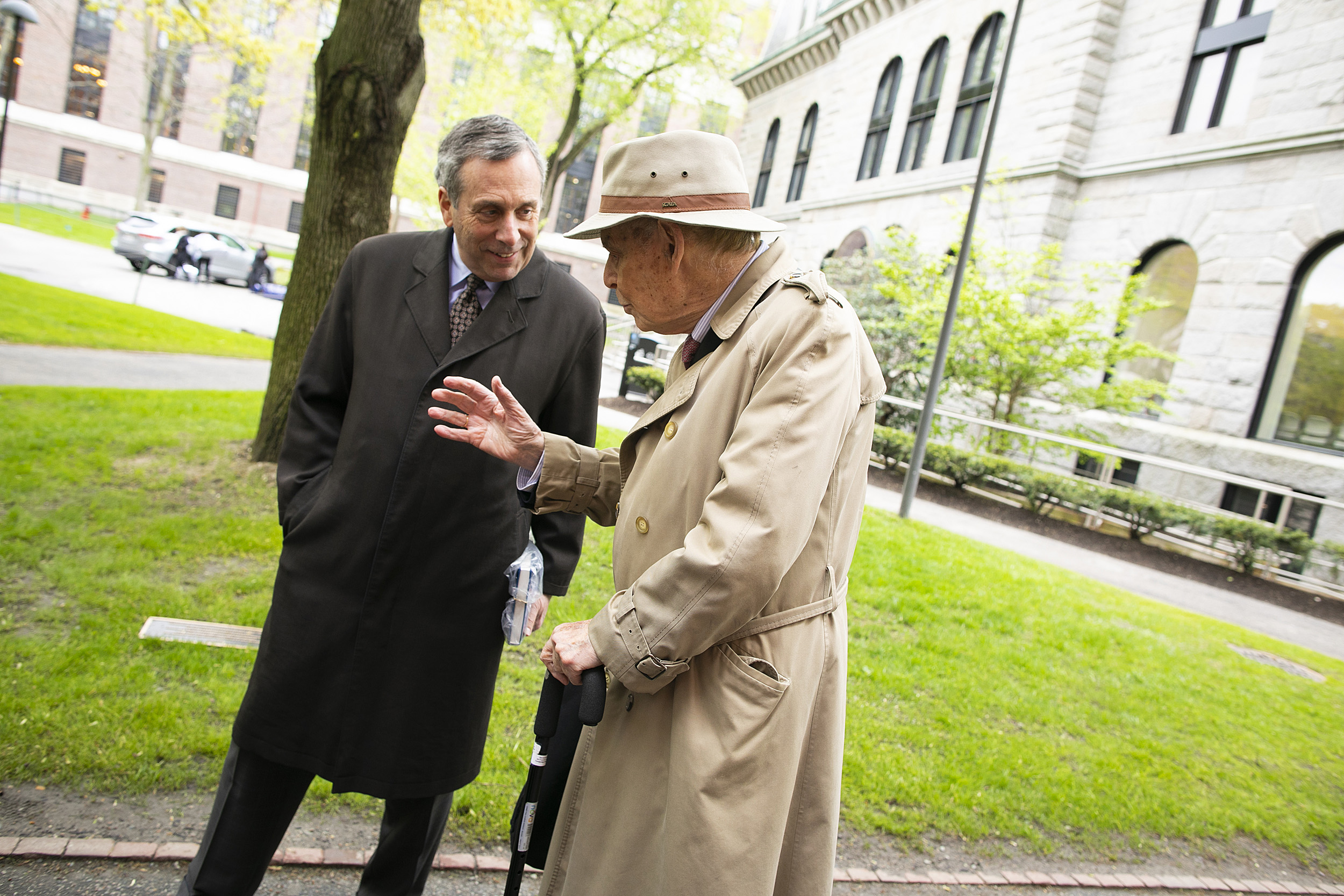 Larry Bacow speaks with Gerald Holton.