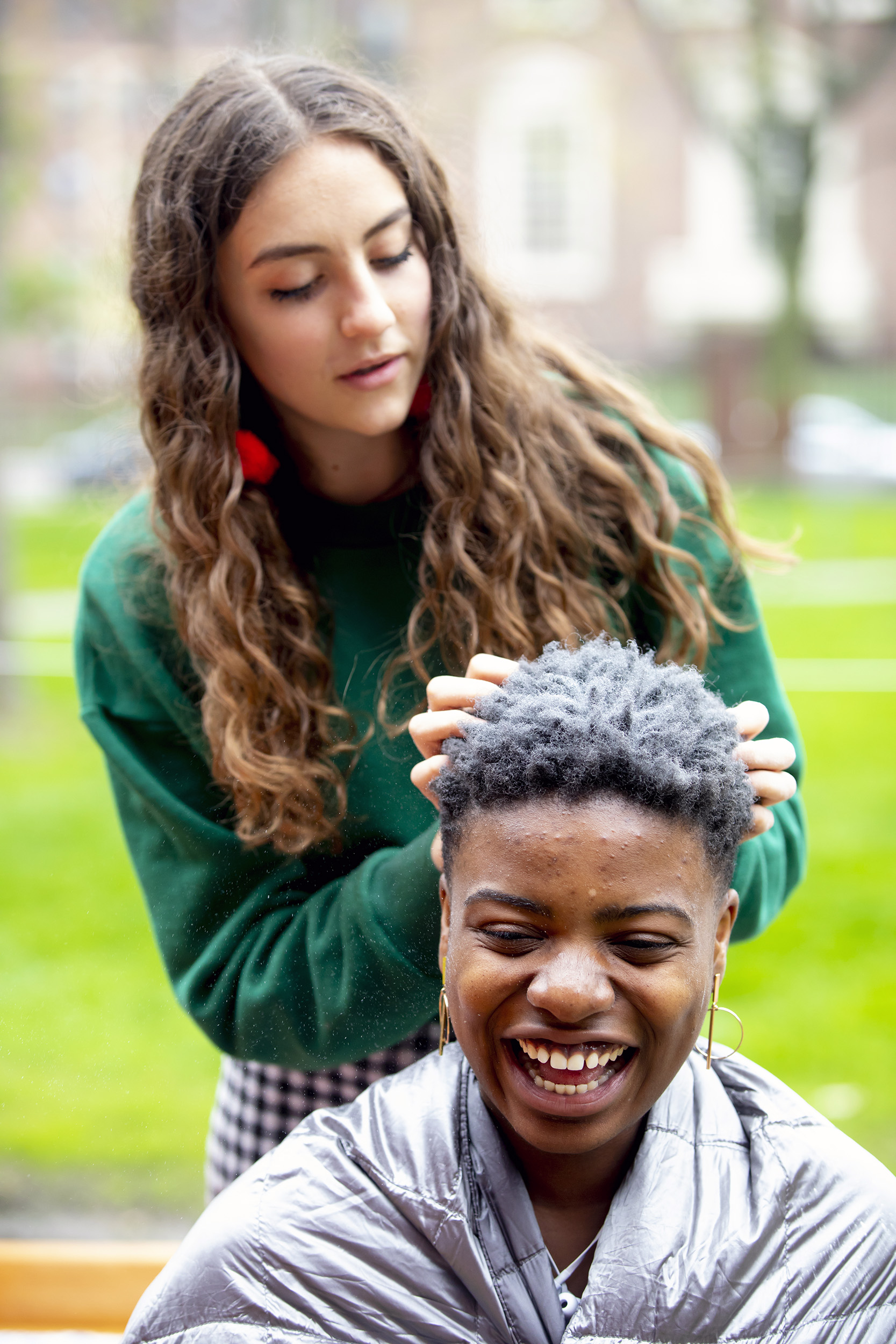 Lily Grob dyes Ruva Chigwedere's hair.