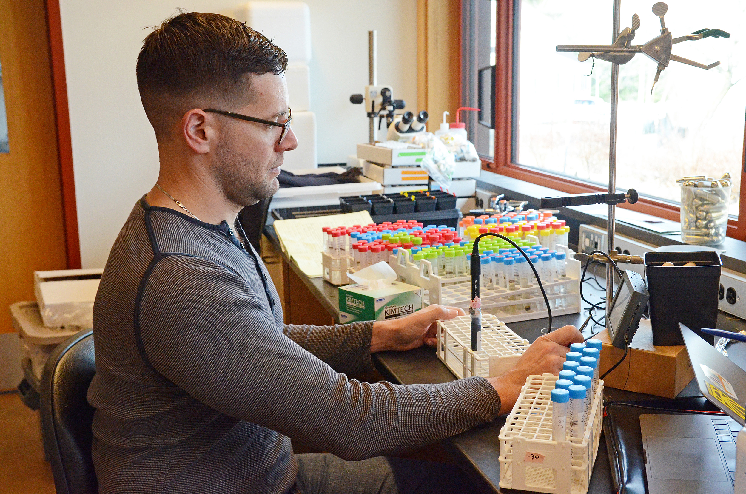 Jake Grossman, Arnold Arboretum Putnam Fellow, in the lab.