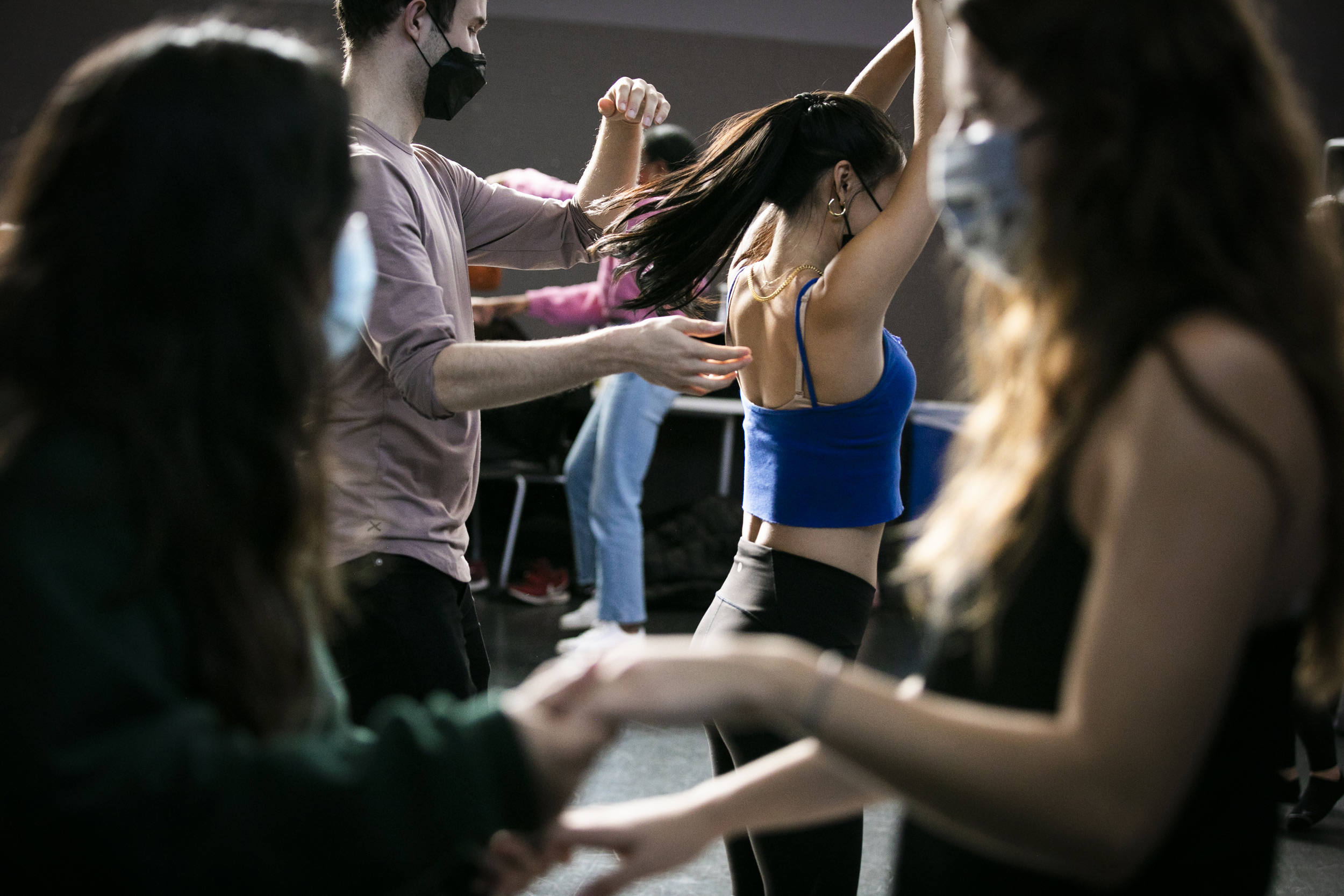 Jasper Schoff '22 (left) and Jane Li '22 dance in Farkas Hall.