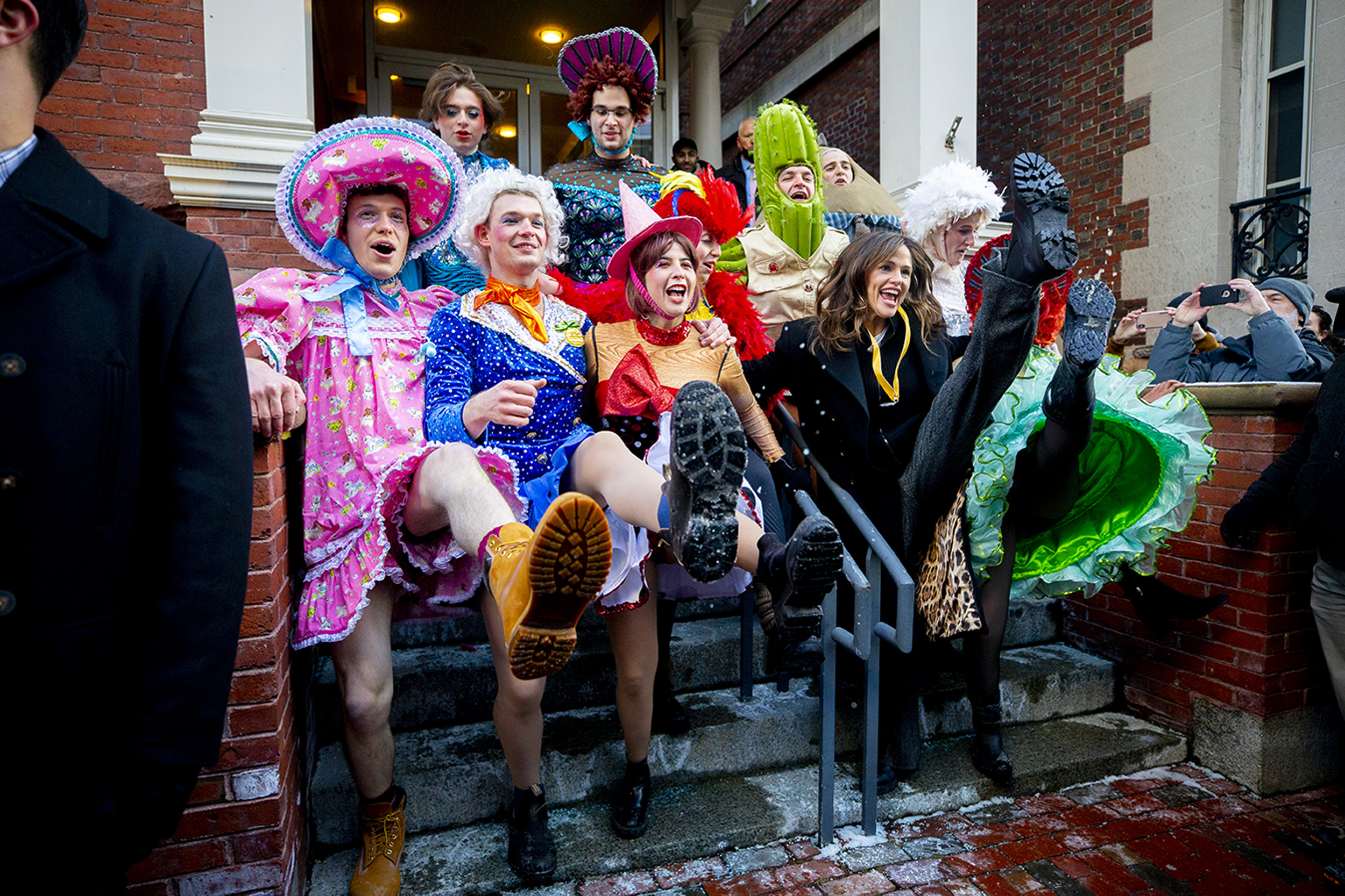 Jennifer Garner dances with Hasty Pudding cast members.