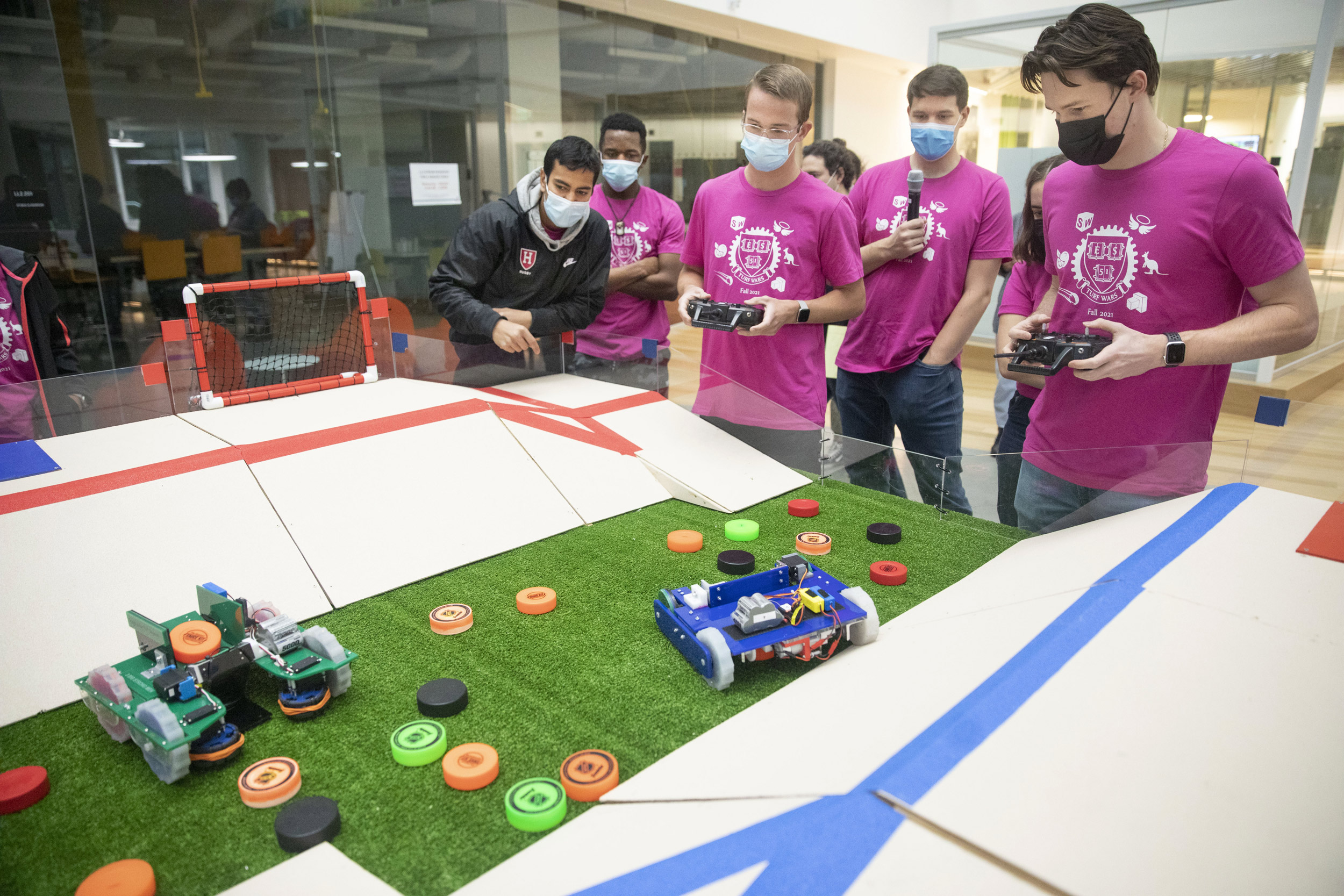 Rohan Jakhete ’24 (from left), Michael Awah ’25, Alex Bell ’25, Cloud Barre ’23 (with microphone, an ES-51 teaching fellow), and Noah Miles ’24 team up during Turf Wars.