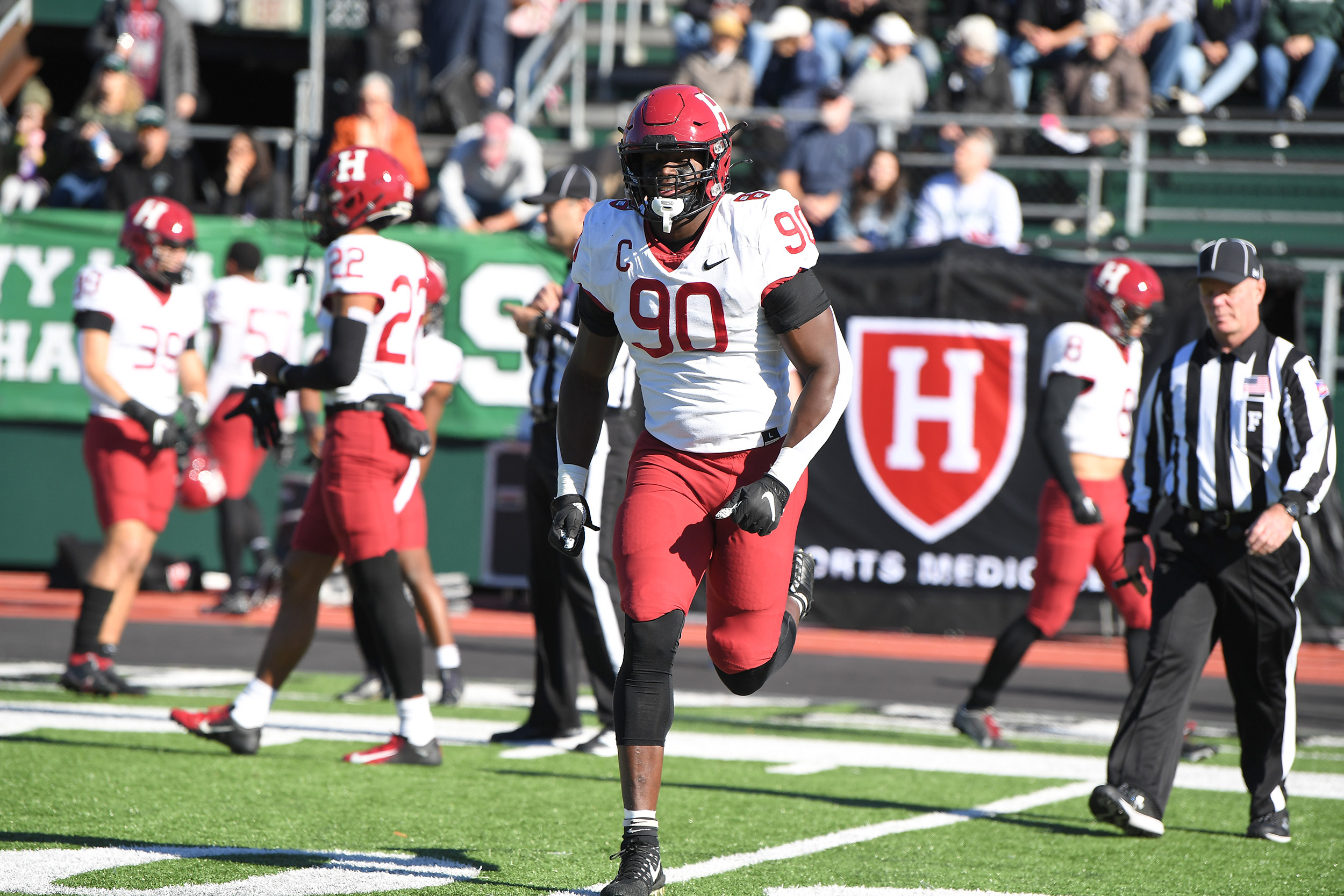 Truman Jones playing for Harvard football vs Dartmouth College in 2022.