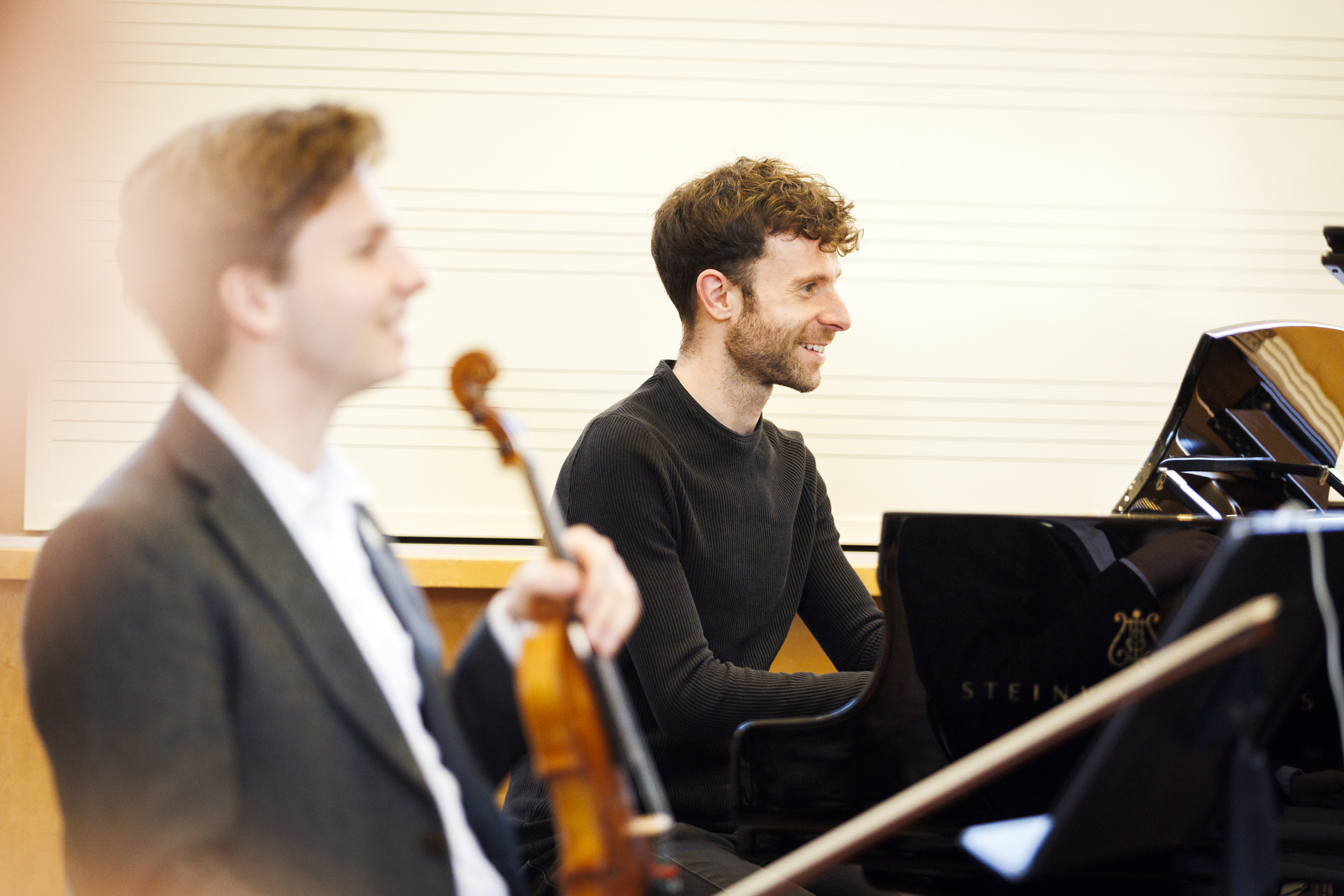 Dacha Thurber ’25 (left) and Matt Aucoin are pictured during an opera workshop.