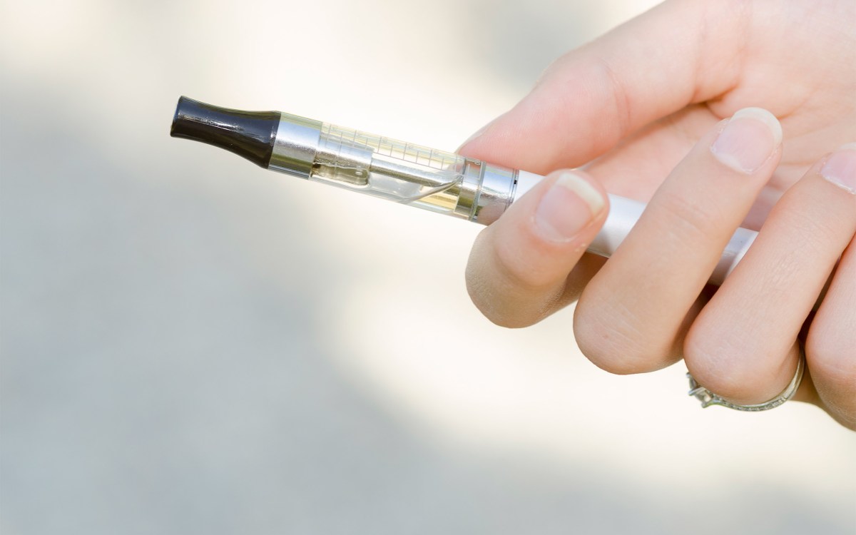 hand holding an electronic cigarette