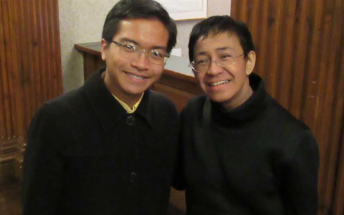 Jeromel Dela Rosa Lara ’23 and Maria Ressa.