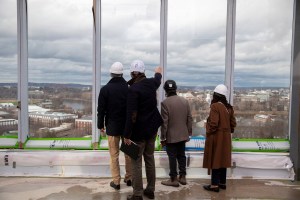 Roche executives visit Harvard's ERC in March.