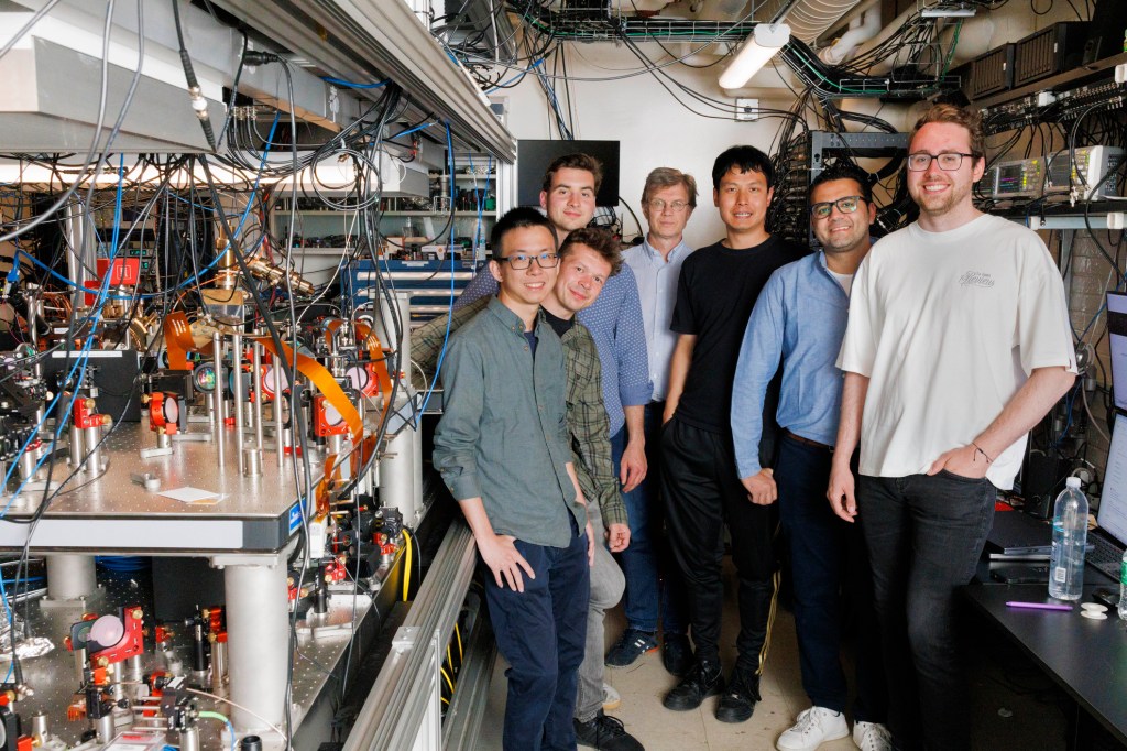 Neng-Chun Chiu (from left), Simon Hollerith, Luke Stewart, Mikhail Lukin, Jinen (Tim) Guo, Mohamed Abobeih, and Elias Trapp.