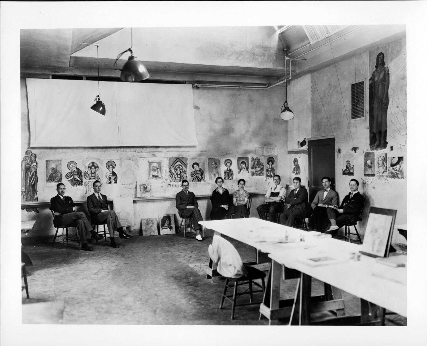 Students inside an art workshop in the Fogg Museum in 1932.